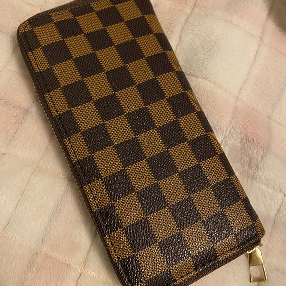 Brand new designer wallet - Picture 1 of 5